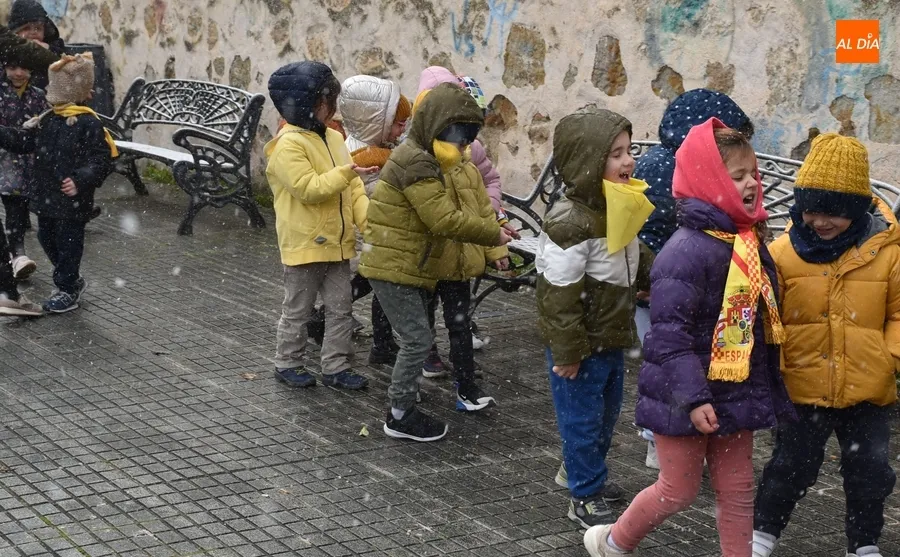 Foto 7 - El Colegio Mir&oacute;briga marcha bajo la nieve a beneficio de AERSCYL