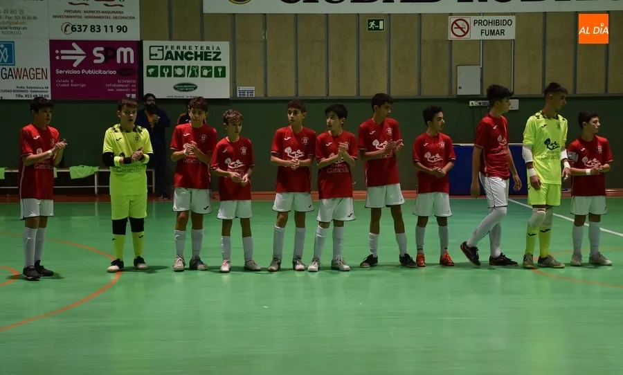 Foto 3 - El Infantil Regional del III Columnas sufre para decantar su parejo duelo ante Laguna 