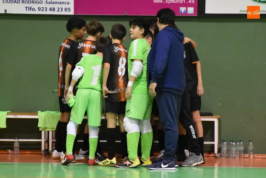 Foto 4 - El Infantil Regional del III Columnas sufre para decantar su parejo duelo ante Laguna 