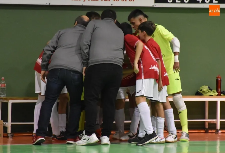 Foto 5 - El Infantil Regional del III Columnas sufre para decantar su parejo duelo ante Laguna 