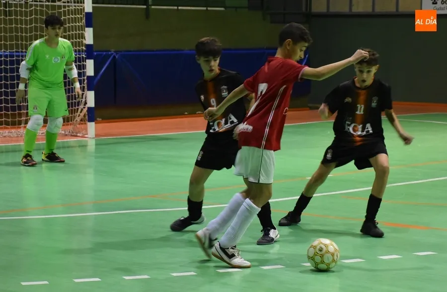 Foto 6 - El Infantil Regional del III Columnas sufre para decantar su parejo duelo ante Laguna 