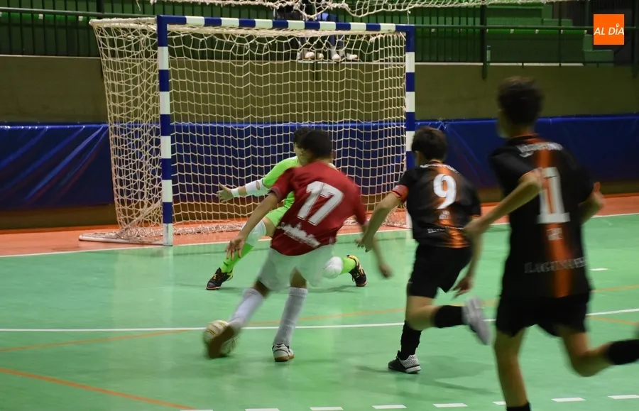 Foto 8 - El Infantil Regional del III Columnas sufre para decantar su parejo duelo ante Laguna 