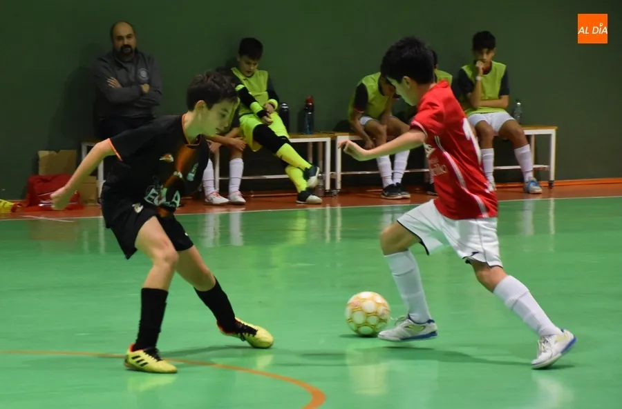Foto 11 - El Infantil Regional del III Columnas sufre para decantar su parejo duelo ante Laguna 