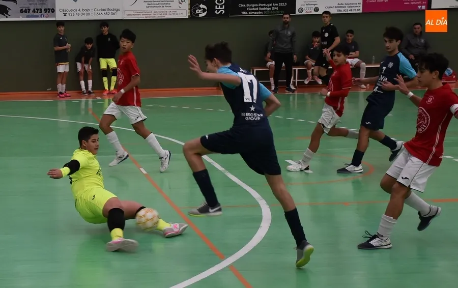 Foto 5 - Reparto de victorias en el doble duelo Cadete e Infantil entre III Columnas y Tierno Galv&aacute;n