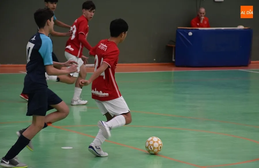 Foto 6 - Reparto de victorias en el doble duelo Cadete e Infantil entre III Columnas y Tierno Galv&aacute;n