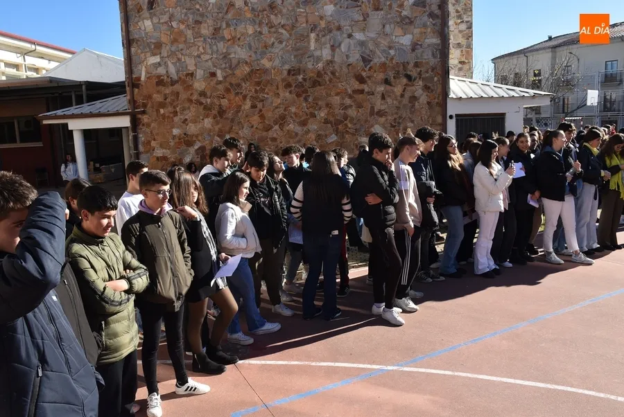 Foto 5 - El IES Tierra vive unas Campanadas con deseos en una ma&ntilde;ana de mucho deporte y m&uacute;sica