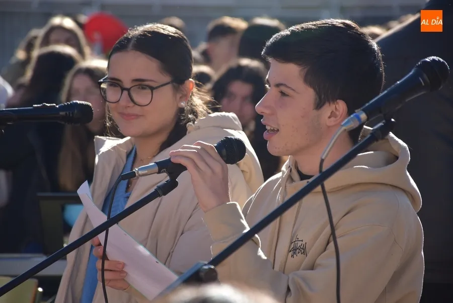 Foto 6 - El IES Tierra vive unas Campanadas con deseos en una ma&ntilde;ana de mucho deporte y m&uacute;sica