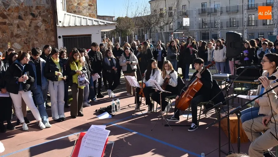 Foto 9 - El IES Tierra vive unas Campanadas con deseos en una ma&ntilde;ana de mucho deporte y m&uacute;sica