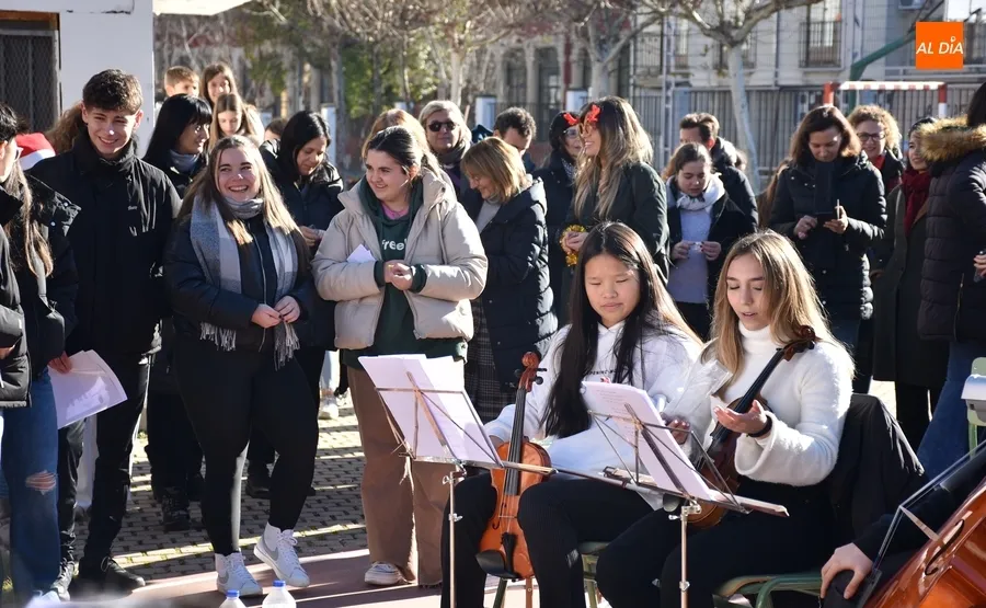 Foto 11 - El IES Tierra vive unas Campanadas con deseos en una ma&ntilde;ana de mucho deporte y m&uacute;sica