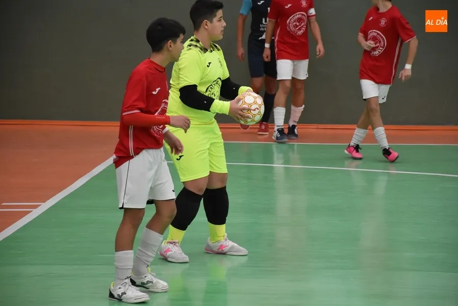Foto 11 - Reparto de victorias en el doble duelo Cadete e Infantil entre III Columnas y Tierno Galv&aacute;n