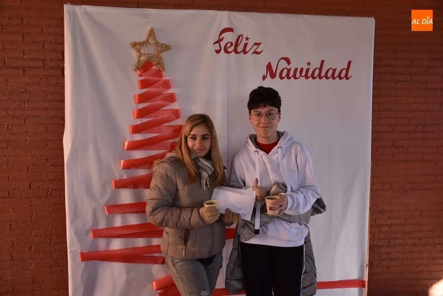 Foto 6 - Dulce &uacute;ltima ma&ntilde;ana en el IES Fray Diego, en la que hasta el director se arranc&oacute; a cantar