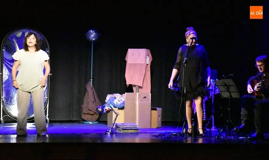 Foto 8 - Territorio Violeta trae al Teatro mirobrigense una musical historia de madres e hijas