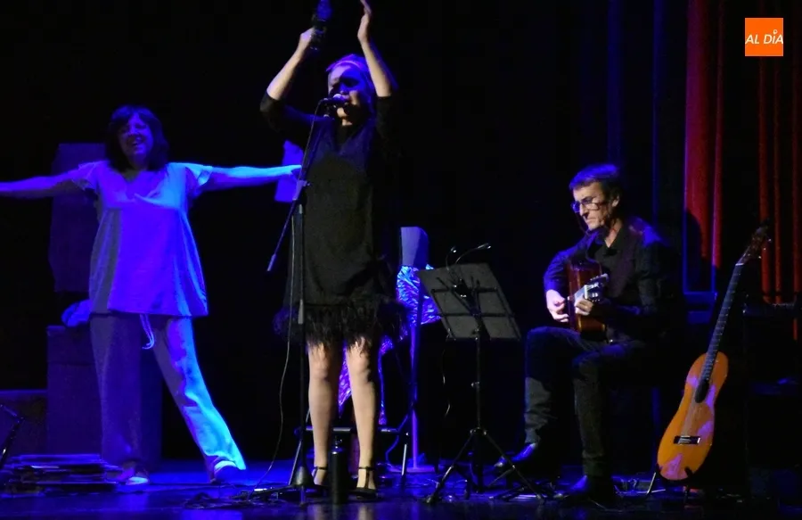 Foto 10 - Territorio Violeta trae al Teatro mirobrigense una musical historia de madres e hijas