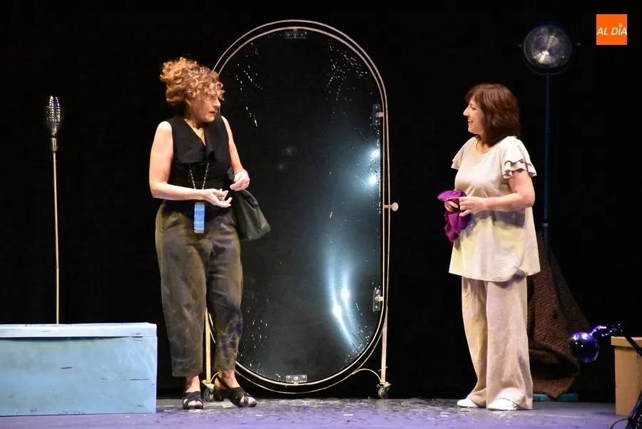 Foto 11 - Territorio Violeta trae al Teatro mirobrigense una musical historia de madres e hijas
