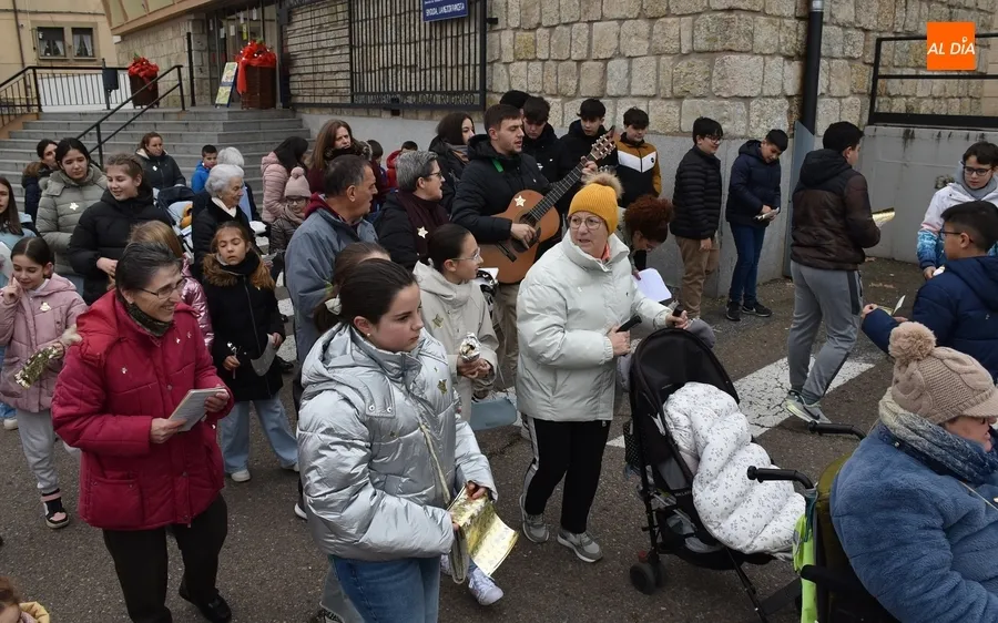Foto 10 - Los Sembradores de Estrellas llenan un a&ntilde;o m&aacute;s las calles de esp&iacute;ritu navide&ntilde;o