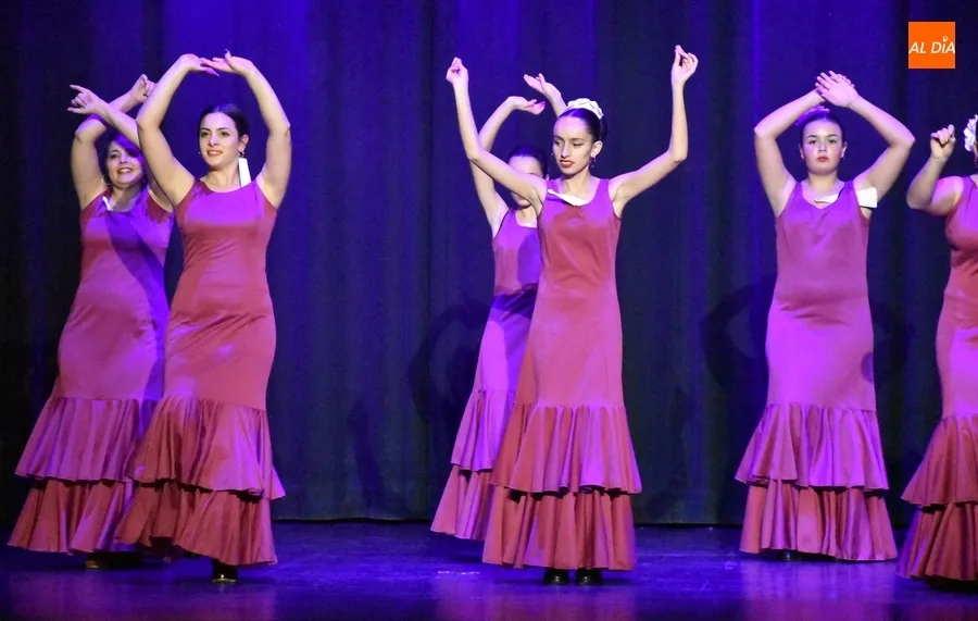 Foto 3 - Las alumnas de Rebeca GarV&iacute;a protagonizan una nueva tarde solidaria en el Teatro Nuevo