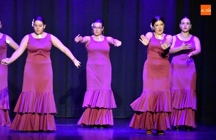 Foto 4 - Las alumnas de Rebeca GarV&iacute;a protagonizan una nueva tarde solidaria en el Teatro Nuevo