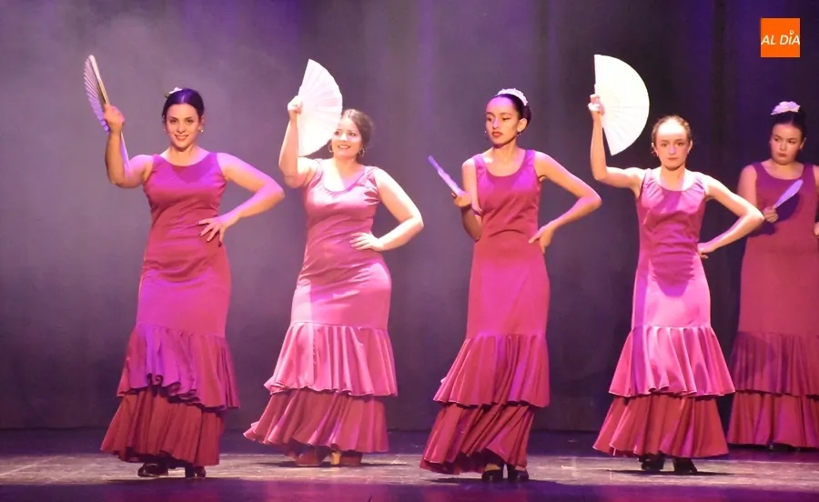 Foto 5 - Las alumnas de Rebeca GarV&iacute;a protagonizan una nueva tarde solidaria en el Teatro Nuevo
