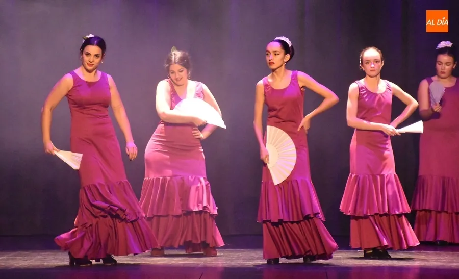 Foto 6 - Las alumnas de Rebeca GarV&iacute;a protagonizan una nueva tarde solidaria en el Teatro Nuevo