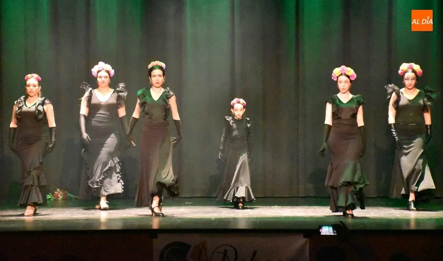 Foto 10 - Las alumnas de Rebeca GarV&iacute;a protagonizan una nueva tarde solidaria en el Teatro Nuevo