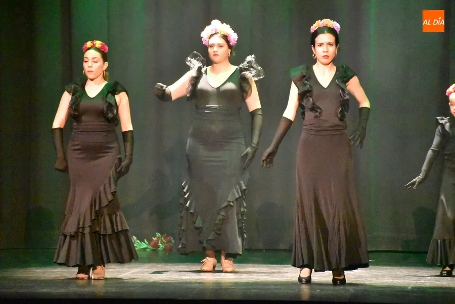 Foto 11 - Las alumnas de Rebeca GarV&iacute;a protagonizan una nueva tarde solidaria en el Teatro Nuevo