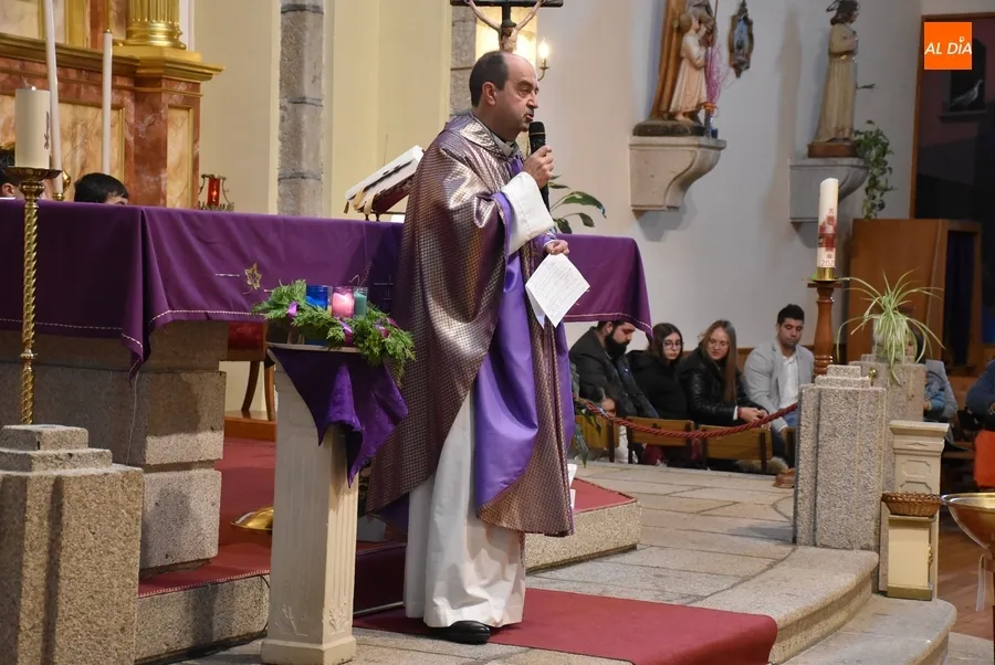 Foto 3 - Los 8 j&oacute;venes de San Crist&oacute;bal que se van a confirmar se presentan a su comunidad