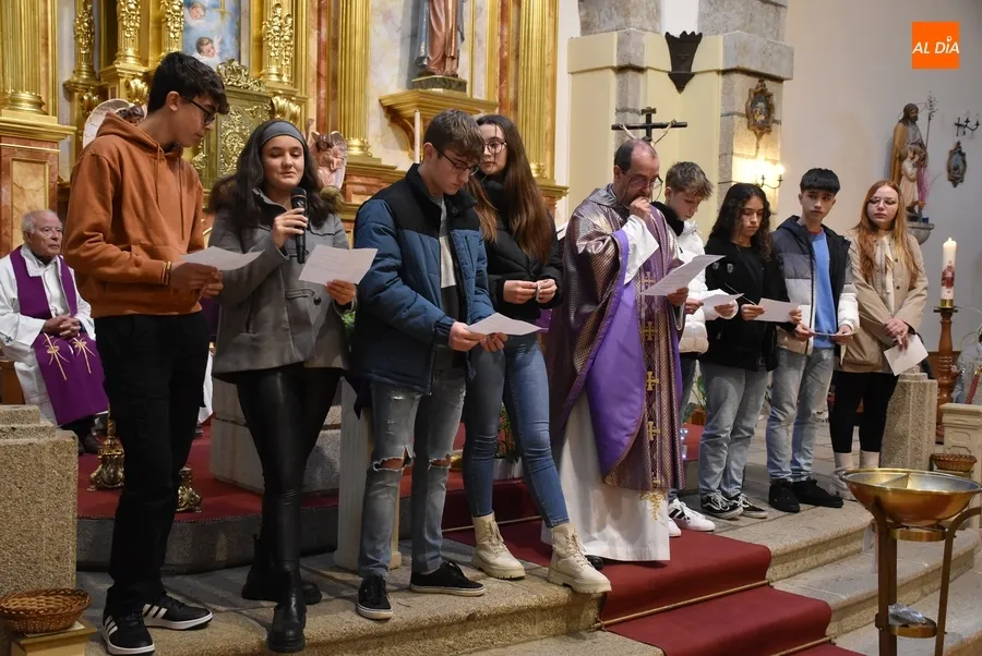 Foto 9 - Los 8 j&oacute;venes de San Crist&oacute;bal que se van a confirmar se presentan a su comunidad