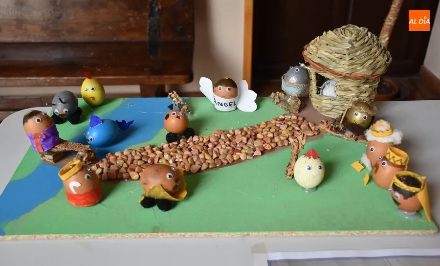 Foto 6 - Misioneras-Santa Teresa crea con c&aacute;scaras de huevo una colecci&oacute;n de portales de bel&eacute;n