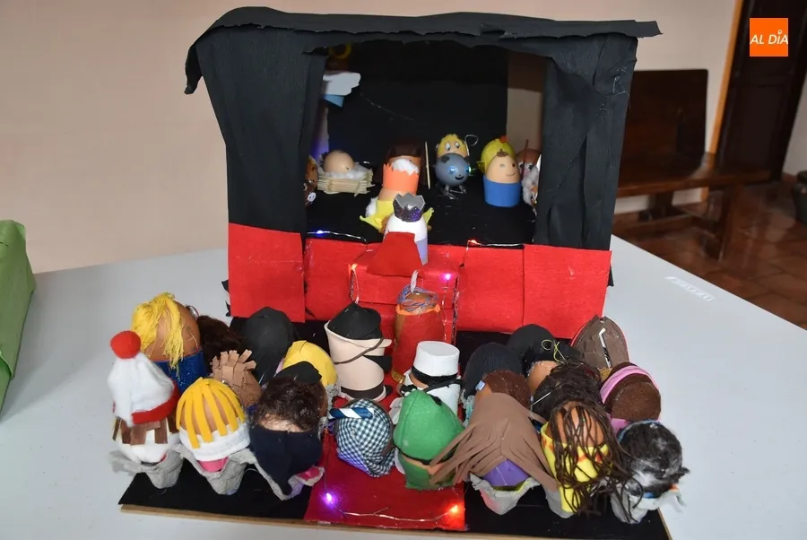 Foto 7 - Misioneras-Santa Teresa crea con c&aacute;scaras de huevo una colecci&oacute;n de portales de bel&eacute;n