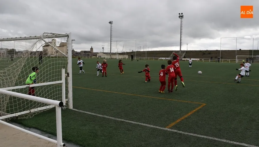 Foto 2 - El Hergar Helm&aacute;ntica se lleva el duelo por el liderato Prebenjam&iacute;n ante el Ciudad Rodrigo