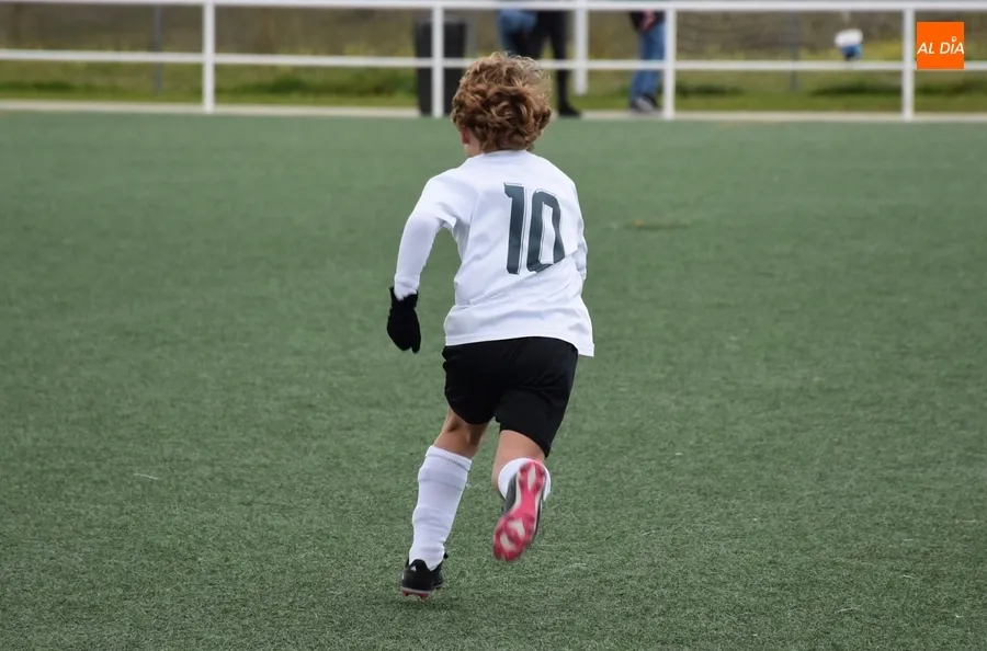 Foto 3 - El Hergar Helm&aacute;ntica se lleva el duelo por el liderato Prebenjam&iacute;n ante el Ciudad Rodrigo