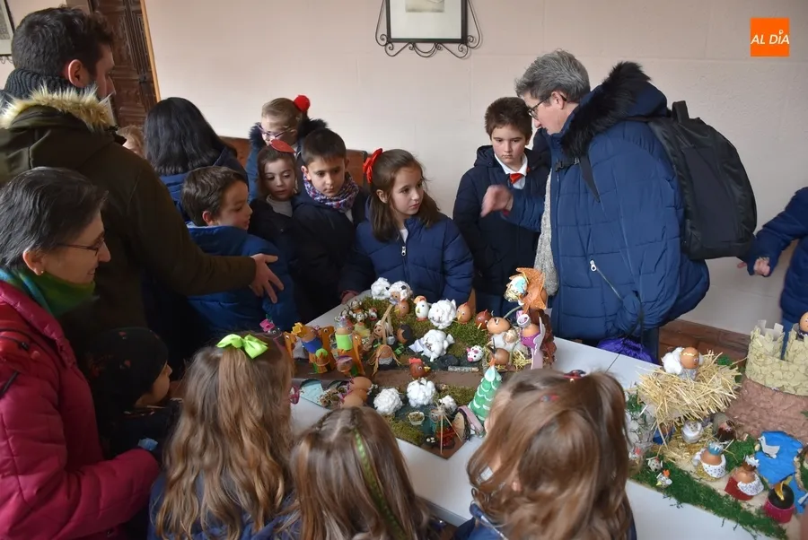 Foto 11 - Misioneras-Santa Teresa crea con c&aacute;scaras de huevo una colecci&oacute;n de portales de bel&eacute;n