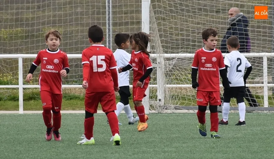 Foto 6 - El Hergar Helm&aacute;ntica se lleva el duelo por el liderato Prebenjam&iacute;n ante el Ciudad Rodrigo