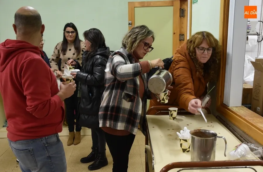 Foto 2 - Unas 130 personas saborean la chocolatada de la AMPA del Colegio Mir&oacute;briga