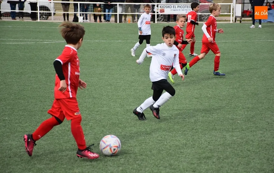 Foto 10 - El Hergar Helm&aacute;ntica se lleva el duelo por el liderato Prebenjam&iacute;n ante el Ciudad Rodrigo