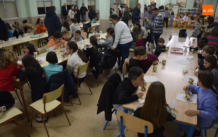 Foto 3 - Unas 130 personas saborean la chocolatada de la AMPA del Colegio Mir&oacute;briga