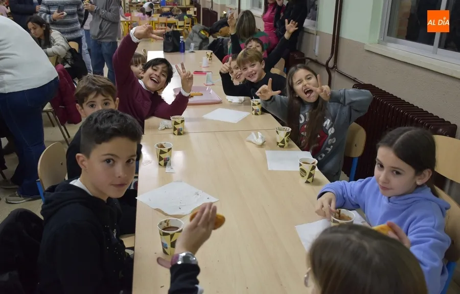 Foto 4 - Unas 130 personas saborean la chocolatada de la AMPA del Colegio Mir&oacute;briga