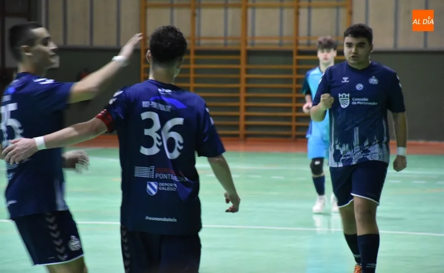 Foto 2 - #M [15-17 DIC] Borrachera de goles de los juveniles del III Columnas y Leis Pontevedra para despedir el a&ntilde;o