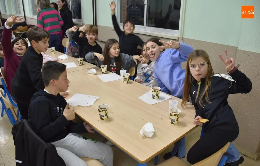 Foto 7 - Unas 130 personas saborean la chocolatada de la AMPA del Colegio Mir&oacute;briga
