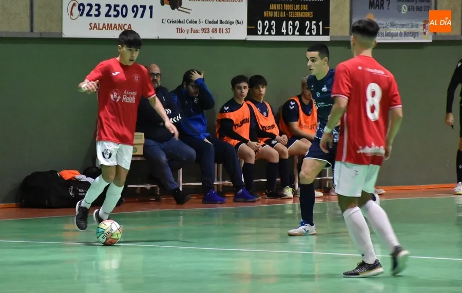Foto 6 - #M [15-17 DIC] Borrachera de goles de los juveniles del III Columnas y Leis Pontevedra para despedir el a&ntilde;o