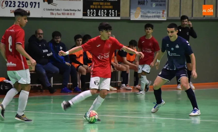 Foto 7 - #M [15-17 DIC] Borrachera de goles de los juveniles del III Columnas y Leis Pontevedra para despedir el a&ntilde;o