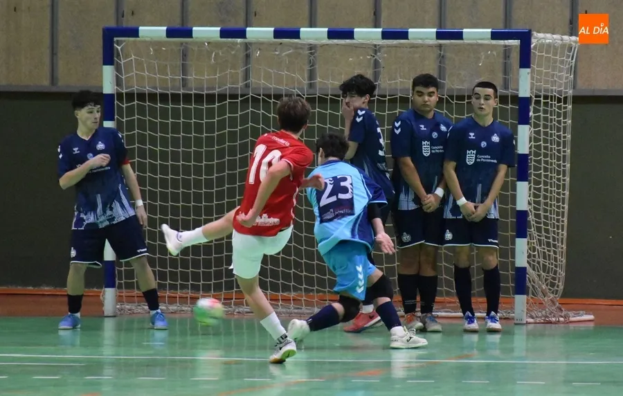 Foto 9 - #M [15-17 DIC] Borrachera de goles de los juveniles del III Columnas y Leis Pontevedra para despedir el a&ntilde;o