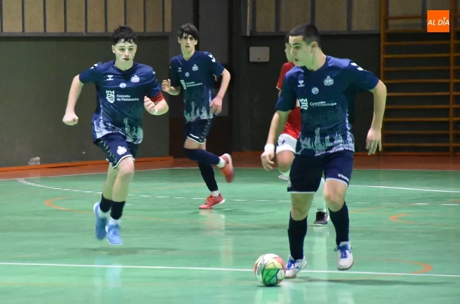 Foto 10 - #M [15-17 DIC] Borrachera de goles de los juveniles del III Columnas y Leis Pontevedra para despedir el a&ntilde;o