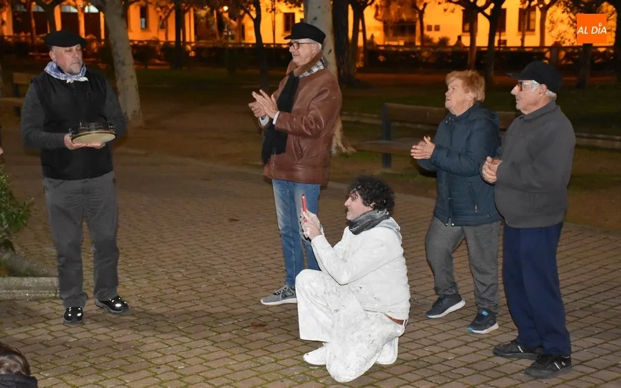 Foto 5 - Los alumnos de Acorde&oacute;n y M&uacute;sica tradicional animan el tramo final de la tarde en La Glorieta