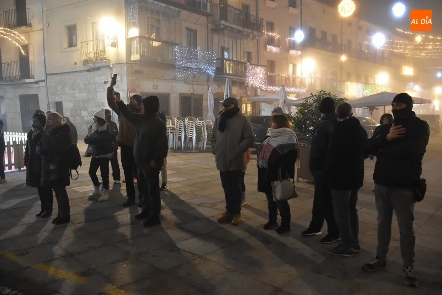 Foto 5 - G&eacute;lido concierto navide&ntilde;o de la Coral D&aacute;maso Ledesma en plena Plaza Mayor