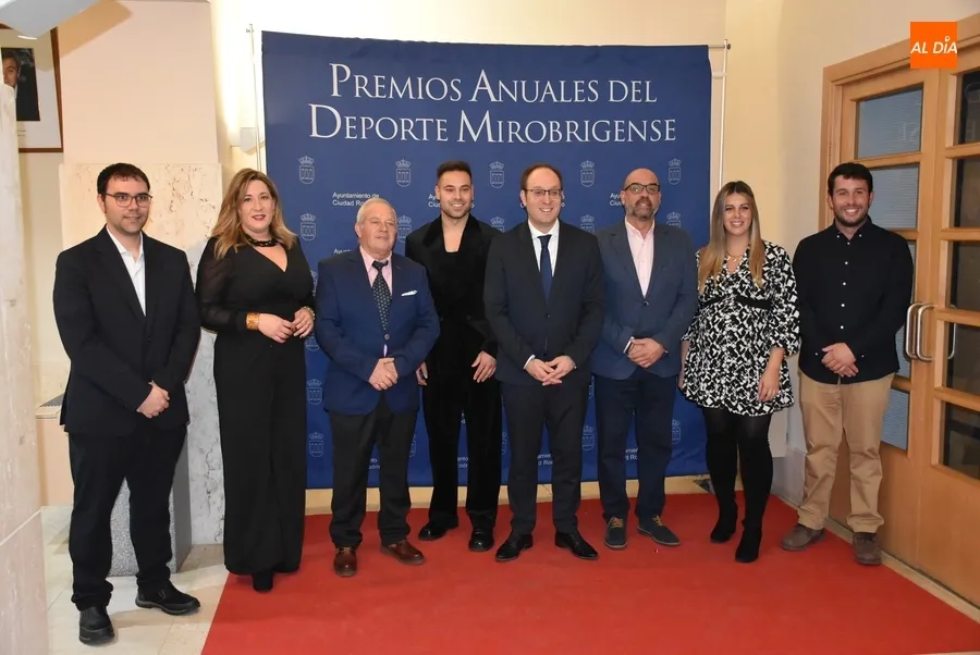 Foto 2 - Galardonados los mejores deportistas de 2023 con un tributo especial a los 70 a&ntilde;os del Ciudad Rodrigo CF