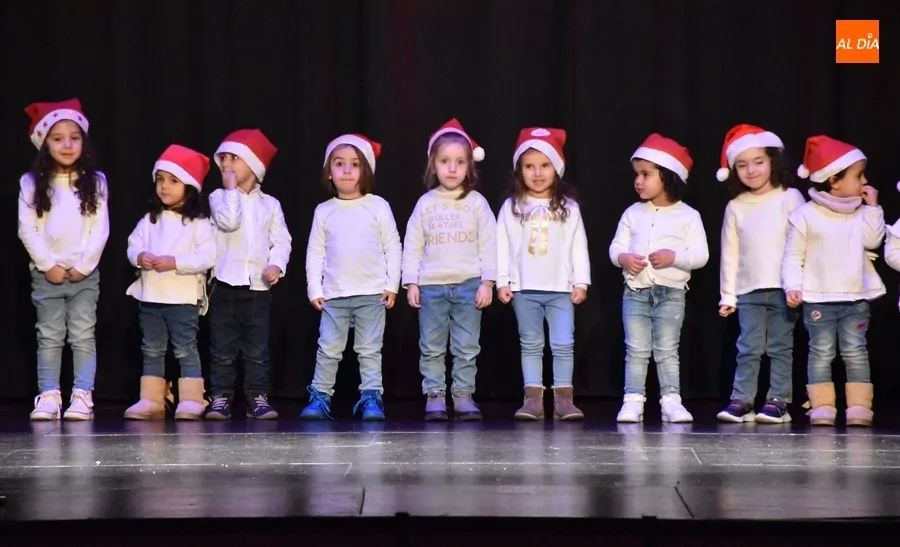 Foto 5 - El Colegio Mir&oacute;briga invita a sonre&iacute;r en su concurrida doble funci&oacute;n navide&ntilde;a