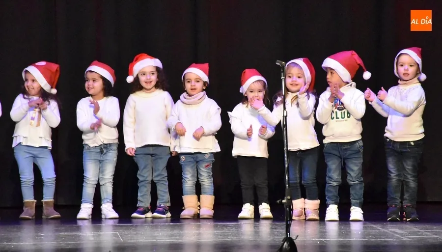 Foto 6 - El Colegio Mir&oacute;briga invita a sonre&iacute;r en su concurrida doble funci&oacute;n navide&ntilde;a