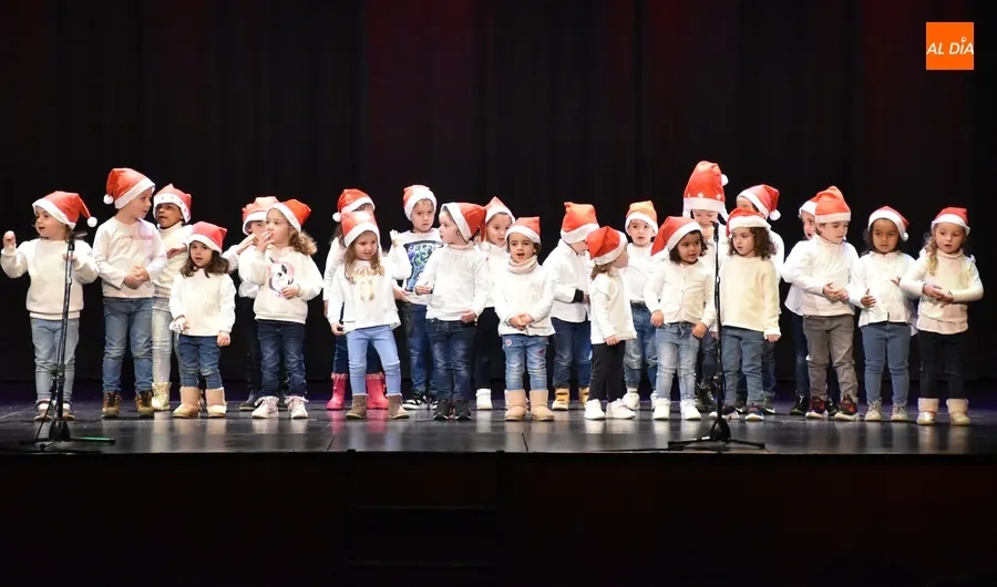 Foto 8 - El Colegio Mir&oacute;briga invita a sonre&iacute;r en su concurrida doble funci&oacute;n navide&ntilde;a