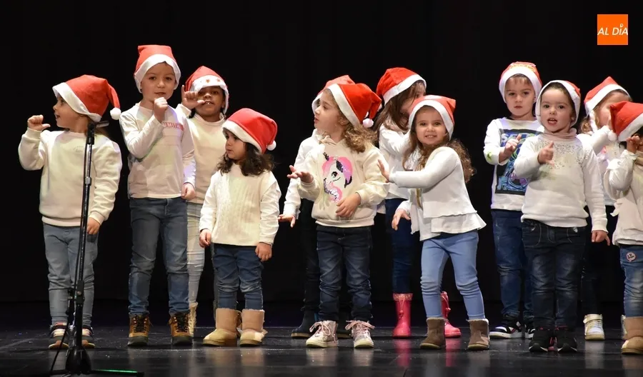 Foto 9 - El Colegio Mir&oacute;briga invita a sonre&iacute;r en su concurrida doble funci&oacute;n navide&ntilde;a